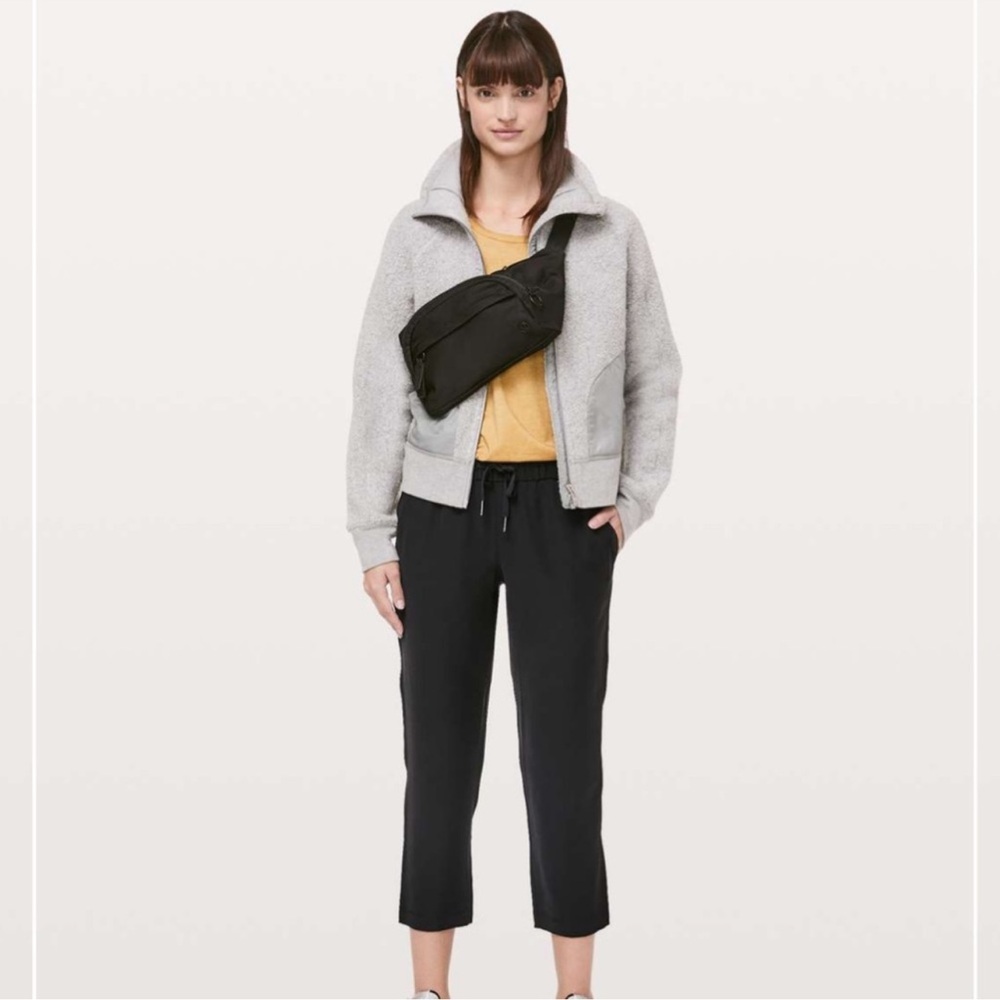 Lululemon On The Fly Crop *Woven 23" Black size 8